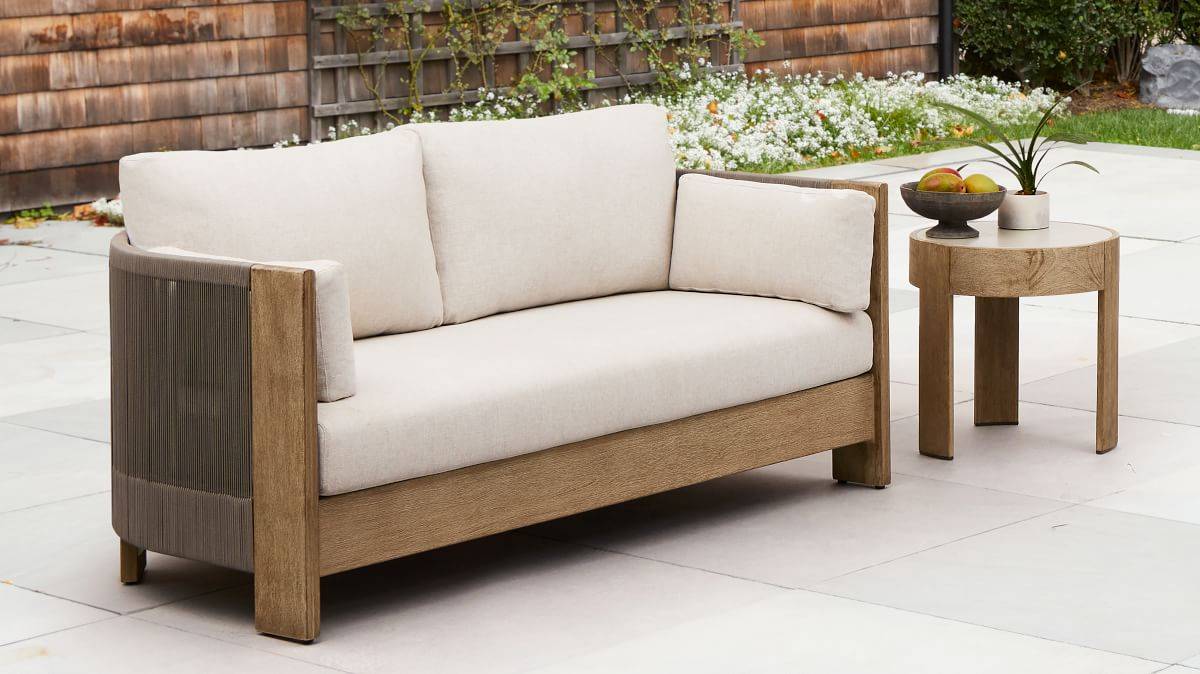 How to keep spiders off outdoor furniture？