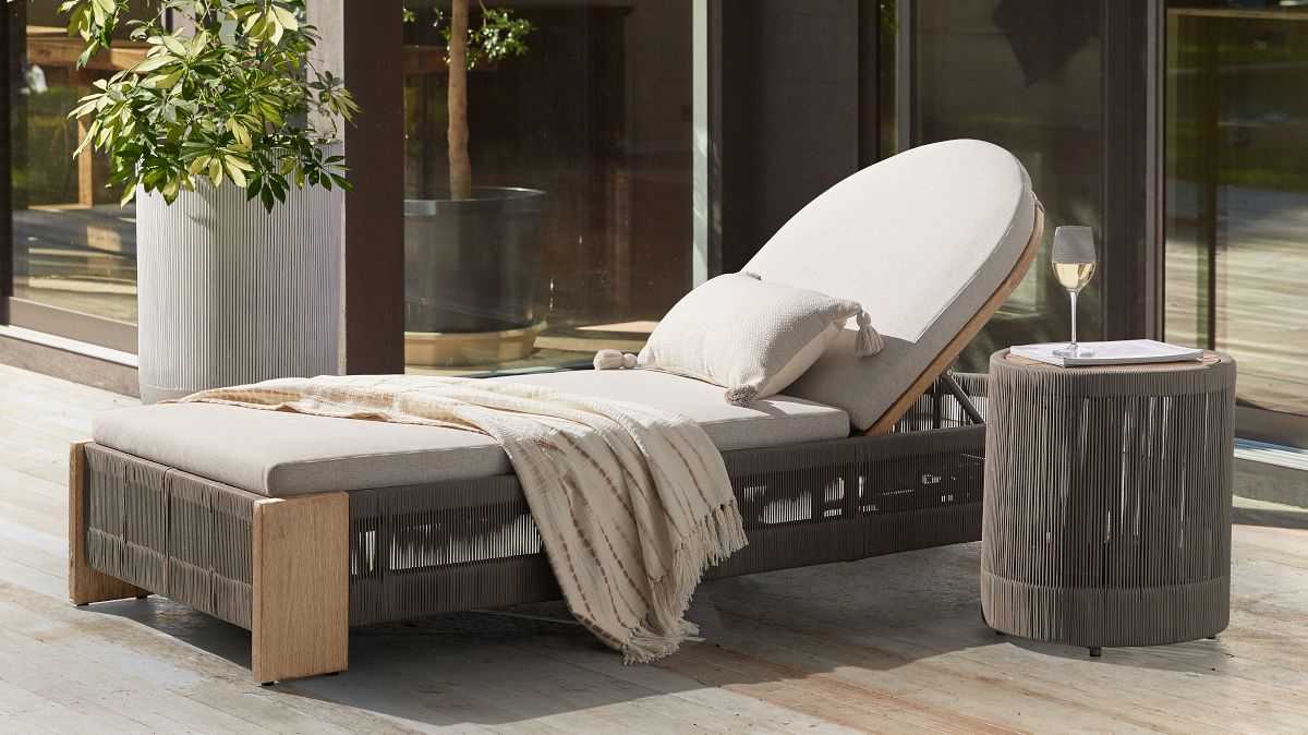 How to clean pollen off outdoor furniture？
